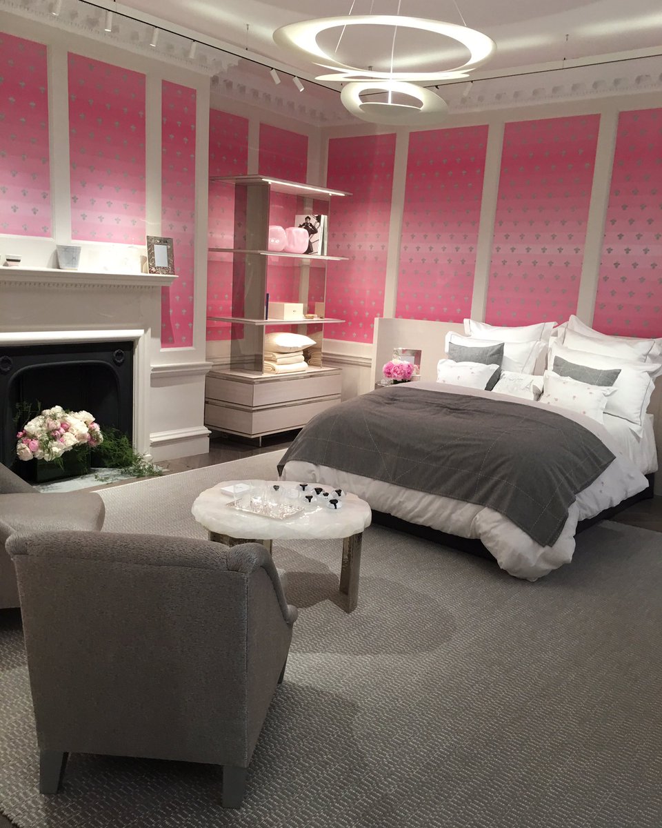 Stylist_Fash's tweet photo. Bedroom #goals courtesy of the new #diormaison on Bond Street 🙌🏼 @Dior https://t.co/TO1jUre6TK