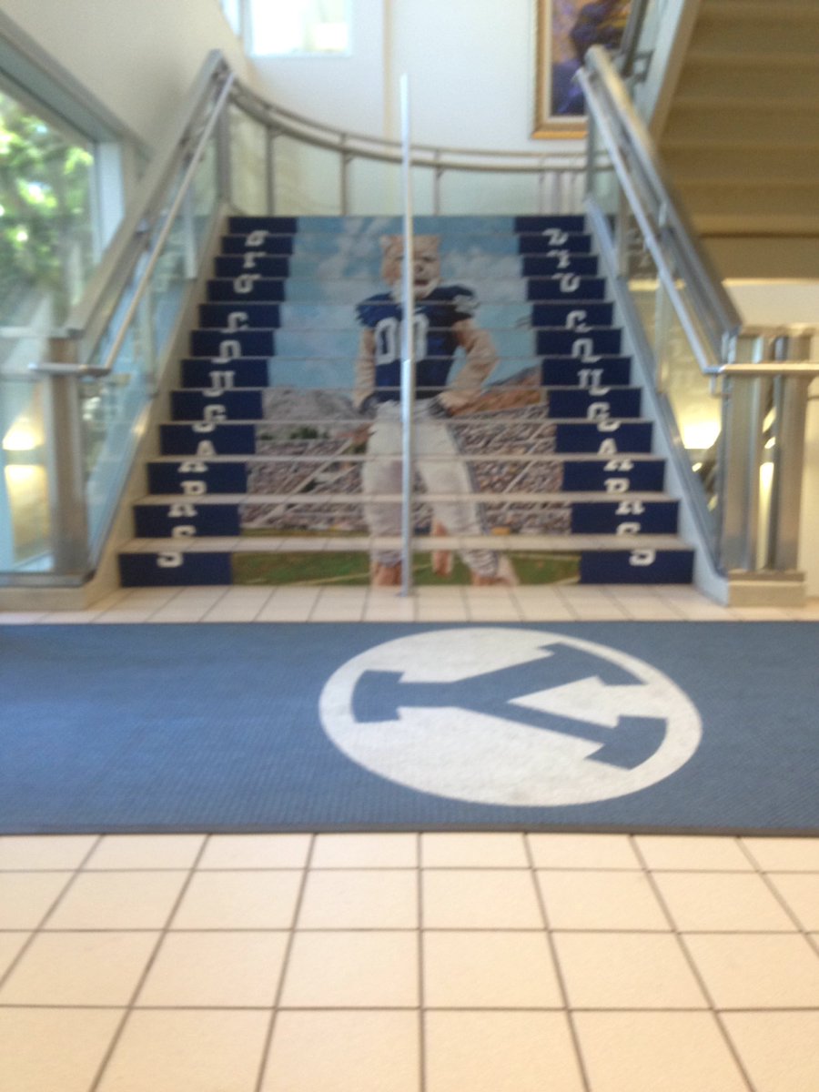 frazierisnormal's tweet photo. π¨: so Cosmo how will byu football do this year π: grrrowl duekdihfjd π¨: nice #springcomms101 https://t.co/eySUtnshLi