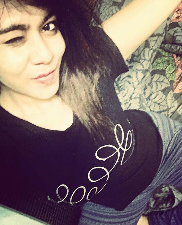 AUdhaykumar's tweet photo. Stretching on my bed #lazytweet https://t.co/os4aHLss6u