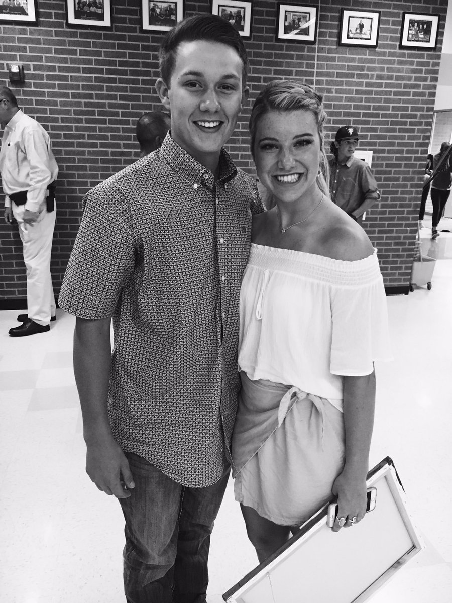 jappleton_'s tweet image. senior breakfast 🍩