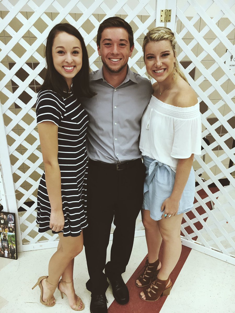 jappleton_'s tweet image. senior breakfast 🍩