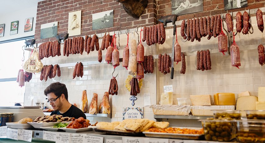 BostonMagazine's tweet image. .@Chef_Dante and @tony_susi share their favorite places to eat in the North End: bit.ly/1OzTM0Y