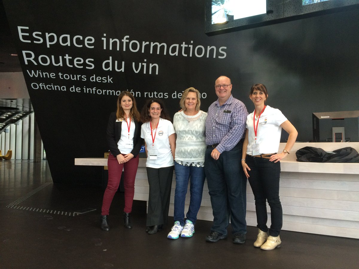 NicoMartinLaRo's tweet photo. 1ers acheteurs, américains, d'une excursion dans le vignoble @laciteduvin Go Pessac Léognan https://t.co/ENSLbIoscM https://t.co/HKUjSHp0Ux