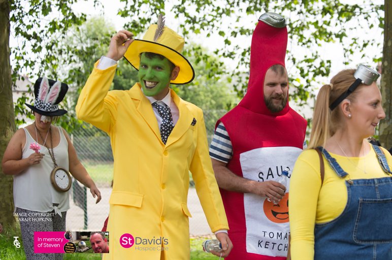 HopkinsSarah's tweet photo. And they're off at the start of #Walk4Steve! @Jhakeylew @SDFHC @realryanfarley Album.. https://t.co/lmUbxazcqk https://t.co/v8rAoLrGBo