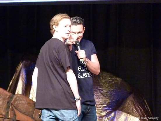 johnbellnews's tweet photo. #picoftheday #johnbell #lukeevans #hobbitcon3 (pic via @heidi_holloway )😉#caro https://t.co/Z0TfJEpVom