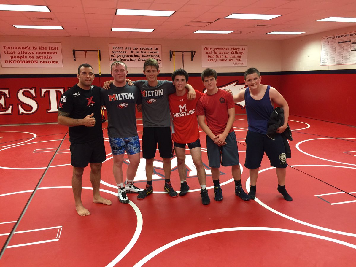 Coach_J_Porter's tweet image. Awesome having @Freddy_Assuncao teaching us jiu jitsu today! Thanks @mattlindland for the idea! #makepracticefun