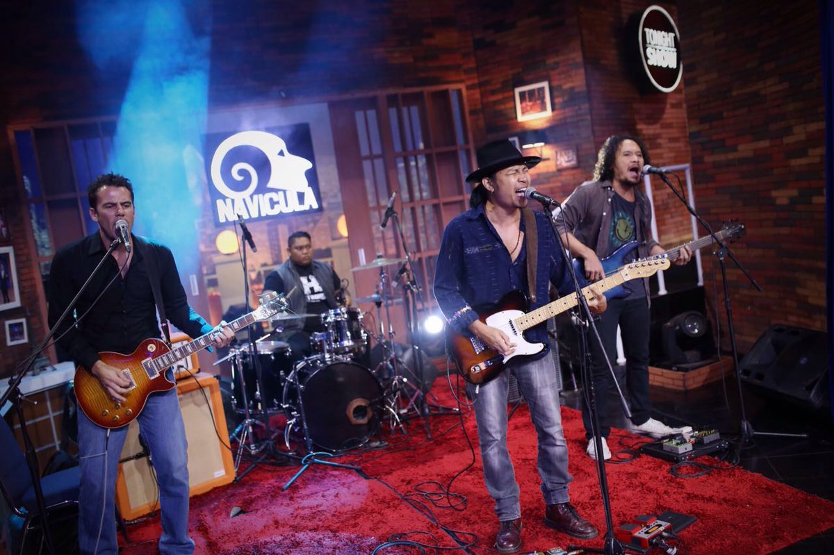 Hey! Aku ada di dalam, kota metropolutan. Lagu pertama malam ini di <a href="/TonightShow_NET/">Tonight Show NET.</a>