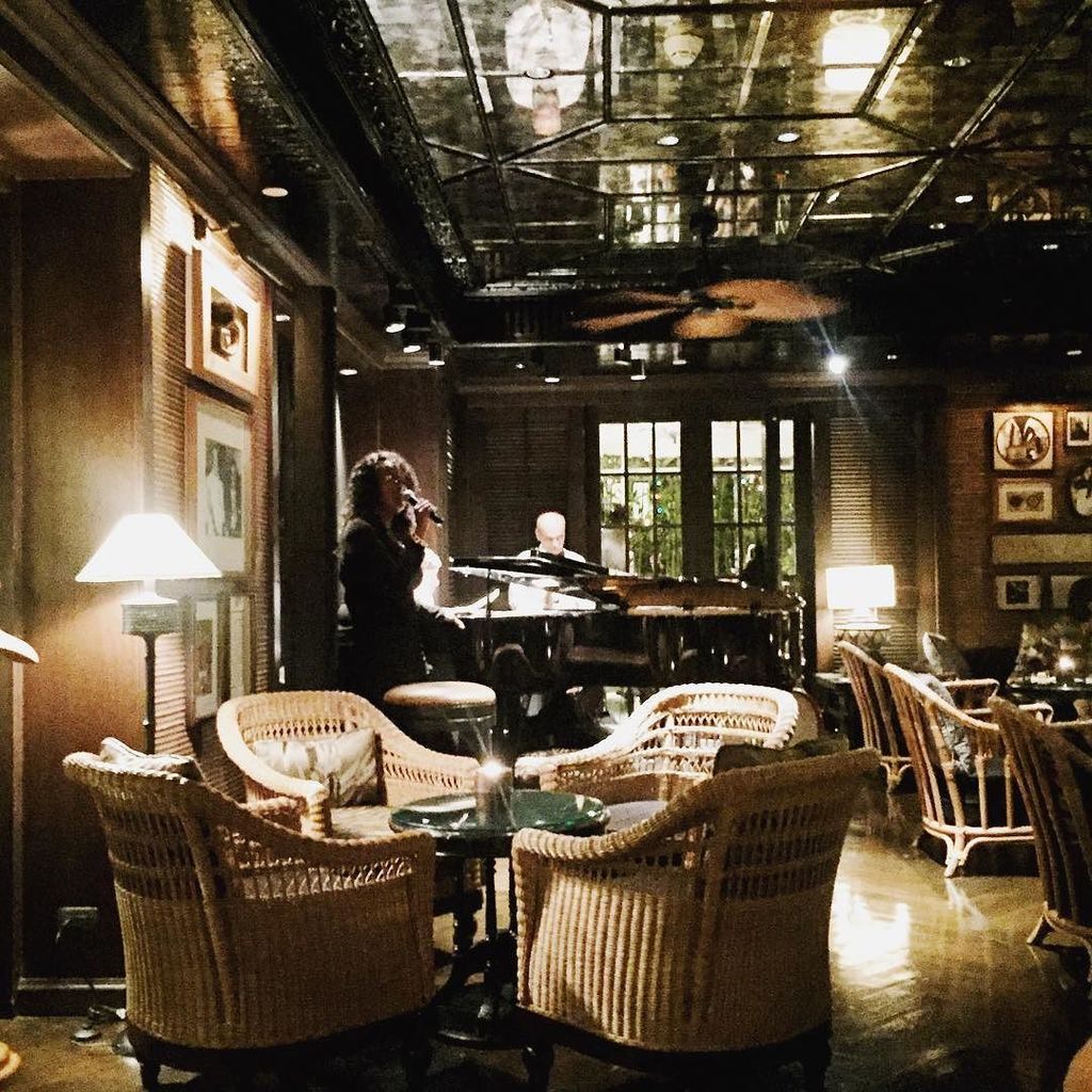 plub's tweet photo. Midweek jazz night 🎷 
#เรามาถึงจุดนี้ได้ยังไง 🙄 https://t.co/GBEanUWt6m https://t.co/7FOrKsv3Fy
