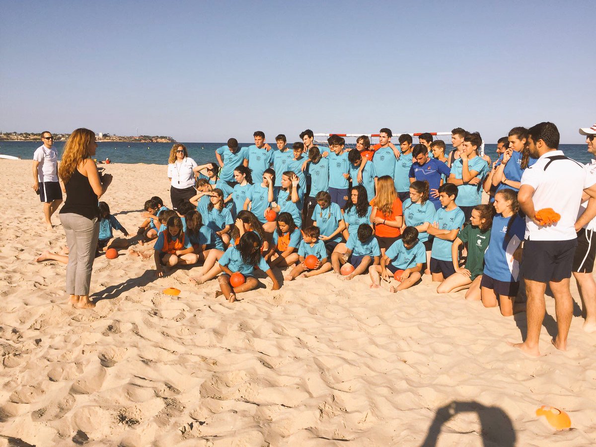 dxtsorihuela's tweet photo. Visita de nuestra Concejala de @orihuelaturis @Sofialvarez2015 @balonmanoplaya_ @AytoOrihuela BALONMANO PLAYA⚽️✋🏼🏖☀️ https://t.co/6XhdUuTOYo