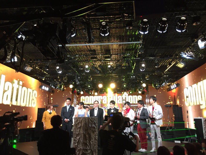 ドラゴンクエストツアー 第一回電脳王日本一決定戦 ゲーム駅伝 ドラゴンクエストiii 優勝は 超高学歴ゲーマー集団 チーム雷神 優勝トロフィーは ドラゴンクエストの生みの親 堀井雄二さんです おめでとう ゲーム駅伝 ドラクエツアー Dq30th