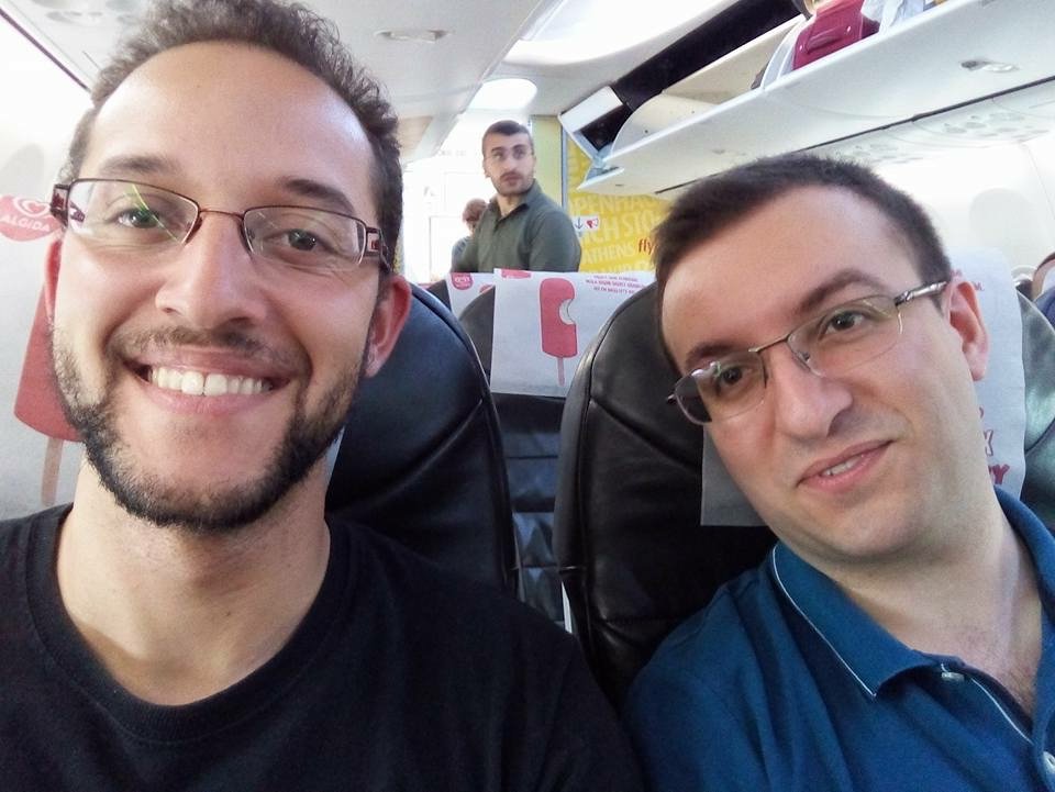 RotaractLorient's tweet photo. Le sourire aux lèvres, ils sont prêt pour 3 jours au Liban #Rotaractfrance #rotaractlorient #medicon2016 #bonvoyage https://t.co/pk4P3LtYDL