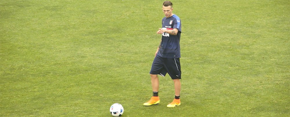 acffiorentina's tweet photo. Euro 2016: Bernardeschi a Coverciano con il gruppo che andrà in Francia https://t.co/mA46LMMHHz @officialfb29 https://t.co/THgbRK32sd