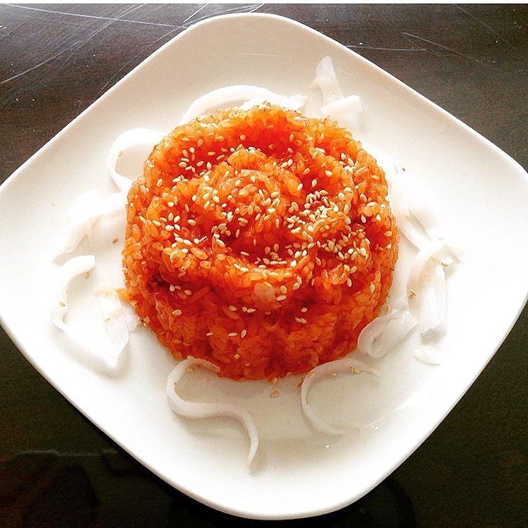 itzxmich's tweet photo. Sweet sticky rice or #xoi made with #gacfruit is perfect for breakfast! That color is just… https://t.co/hzGWabj3zv https://t.co/yomnQiDmk2