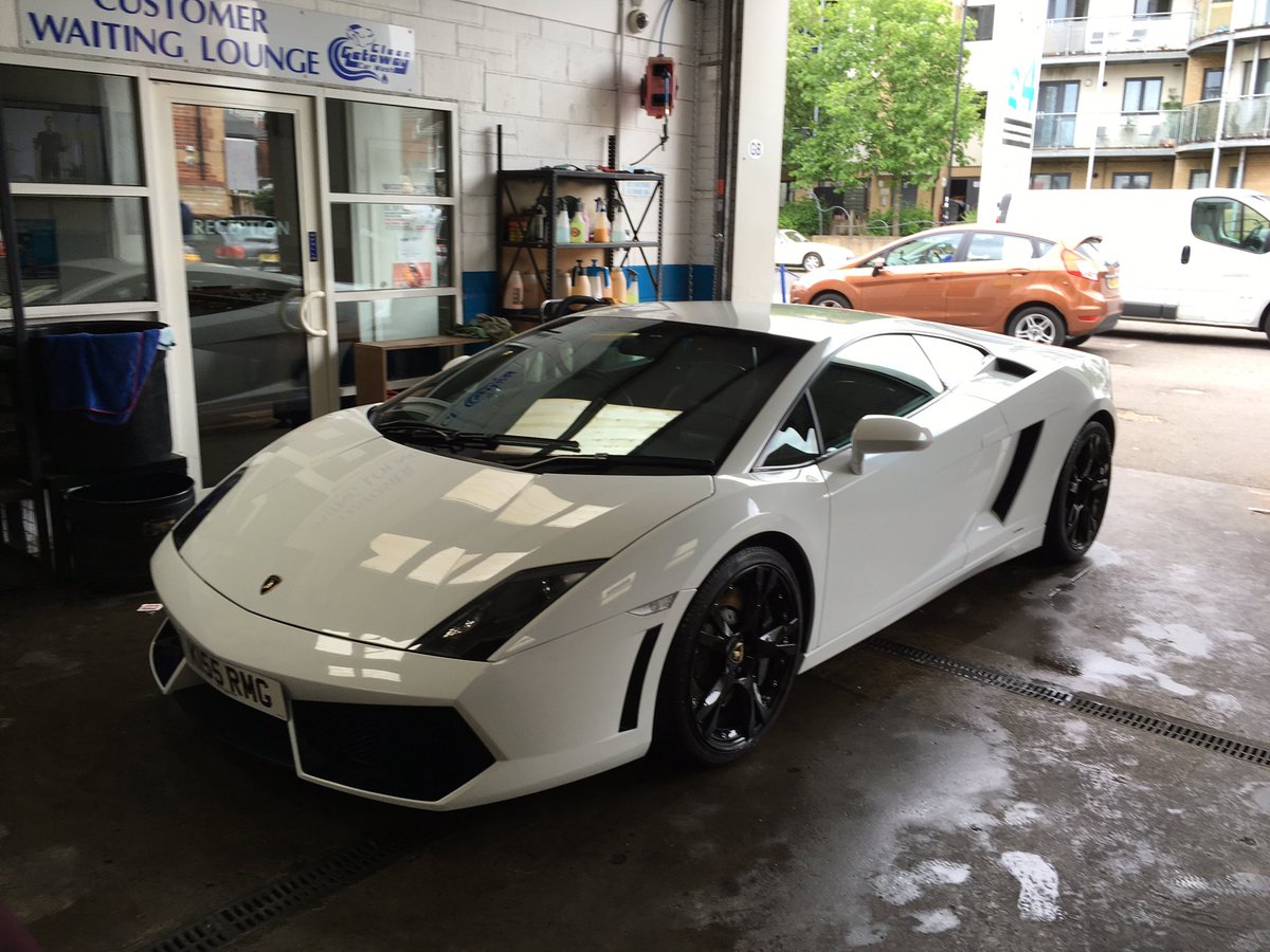CleanGetawayLTD's tweet photo. Lamborghini Gallardo getting taken care of at @CleanGetawayLTD love this car! #Lamborghini #CleanGetaway #Portswood https://t.co/fYhhz2lEZG