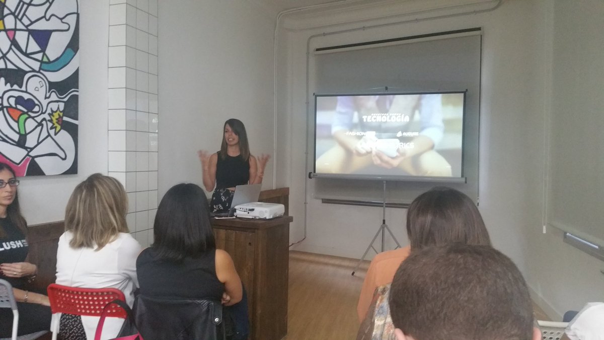RafadelHierro's tweet photo. @LaunchmetricsSP con @lushcosmetics y @GinaGulberti #LaunchmetricsPR https://t.co/BHKxMaAIvp