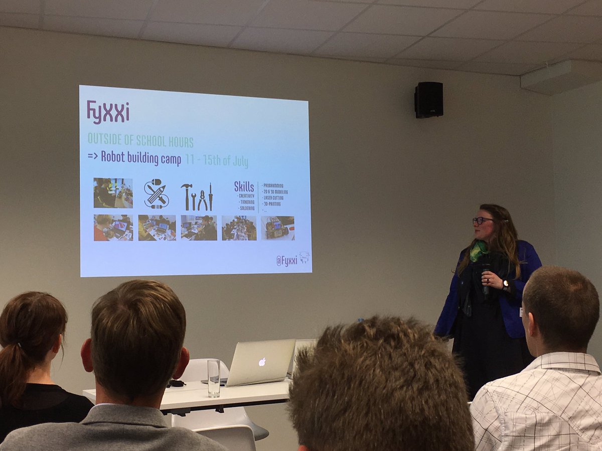 Sivigliaberto's tweet photo. @fyxxi Schitterend initiatief en boeiende presentatie over jullie maker movement! #nexxworks #robots https://t.co/2XvfKwrJd2
