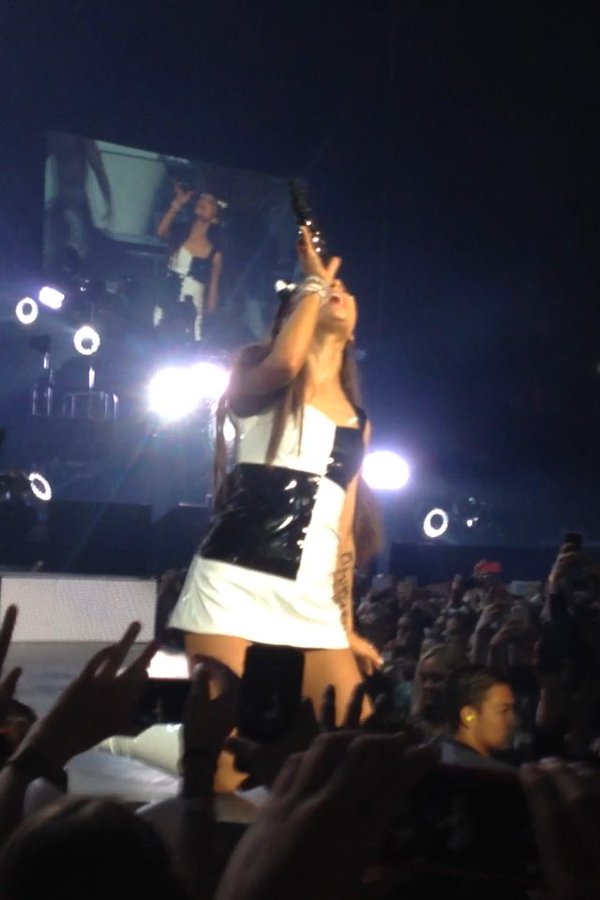 vanilabieber's tweet photo. @ArianaGrande promise me i will see it one day https://t.co/bEMXWTi2Cb