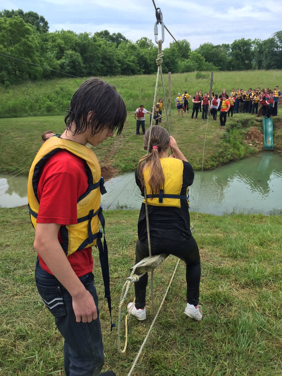 sullivaneagles's tweet photo. Great day so far at the Meramec Adventure Learning Ranch! #mudcourse #teamwork https://t.co/gCuGl16ZLe