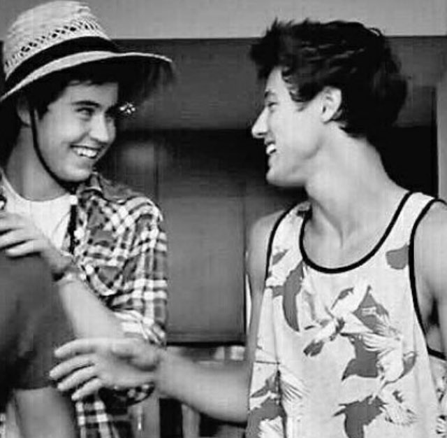 vodkawithjacob's tweet photo. cash or caaron?
-retweet for cash 
-like for caaron https://t.co/FU2rfzoG7N