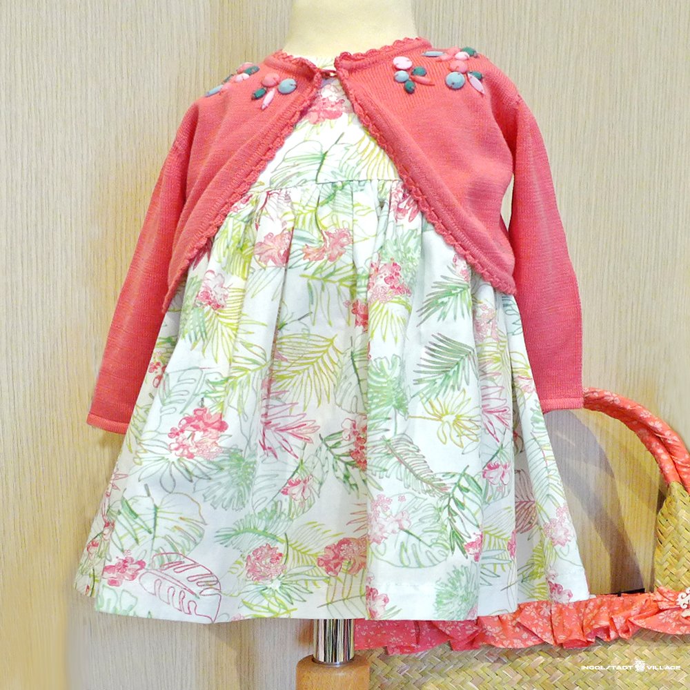 Soft coral is perfect for the summer season - we love the children's wear from Kiki. #Kiki #ingolstadtvillage