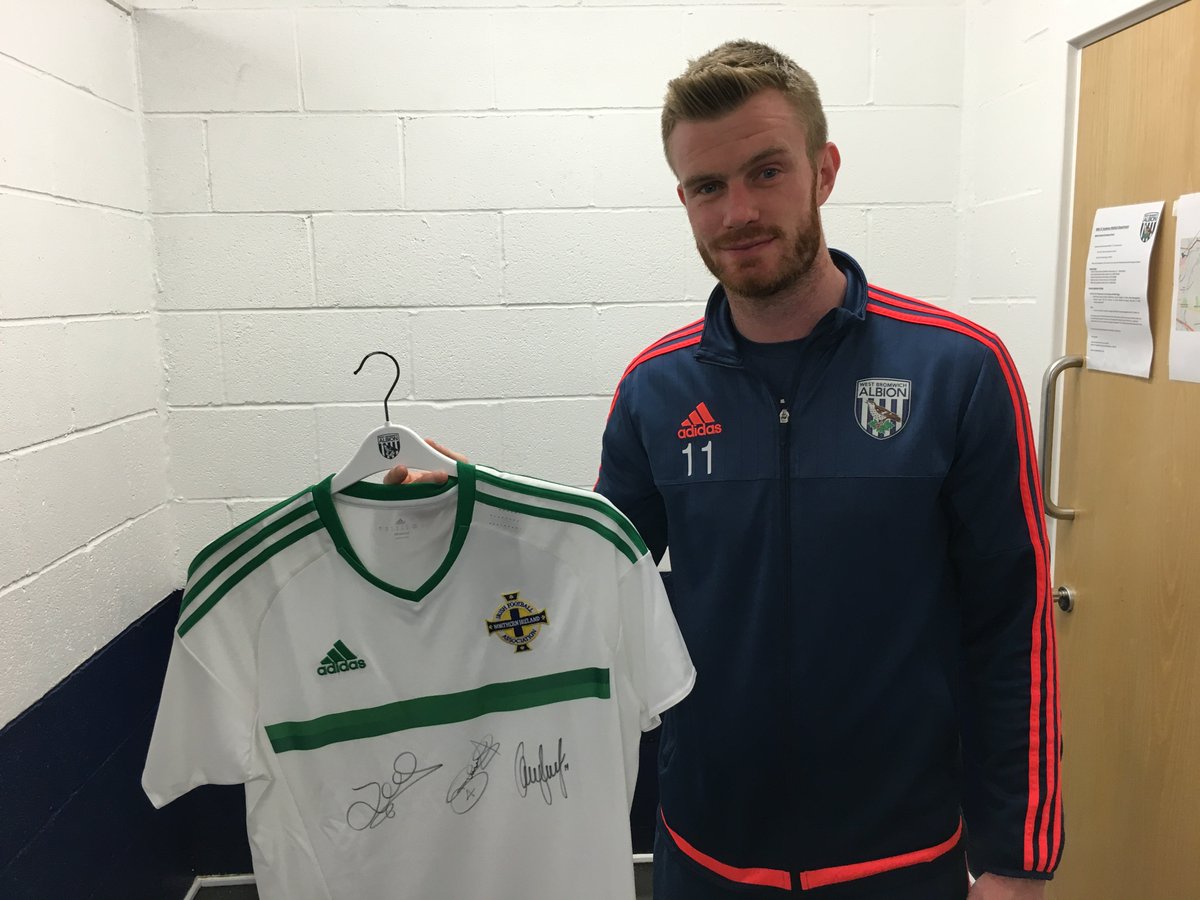 NorthernIreland's tweet image. WIN | A Northern Ireland top signed by Chris Brunt, Gareth McAuley &amp;amp; Jonny Evans! Just RT &amp;amp; Follow to enter! #GAWA