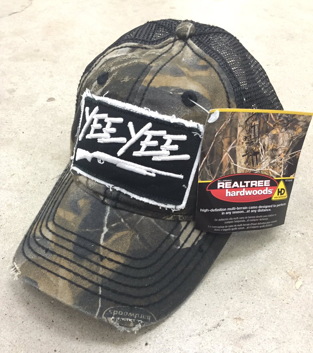 EarlDibblesJr's tweet photo. 2 fans who retweet my last tweet will win a Realtree Camo Yee Yee hat! https://t.co/nvyOrPs5dG