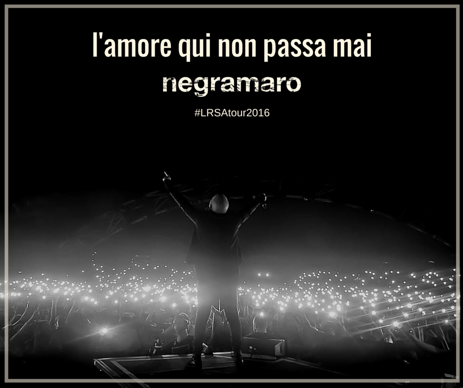 Negramaro's tweet photo. La Rivoluzione sta tornando!

▶ https://t.co/dAeKhSgxIe
▶ https://t.co/T44ztkHpDs 

#LRSAtour2016 https://t.co/HxBBnFEAR3