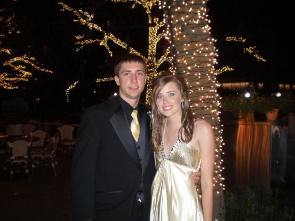 DreSaw23's tweet image. WOW talk about a #tbt with this guy @DMartin2088 #prom2008 #welookgood