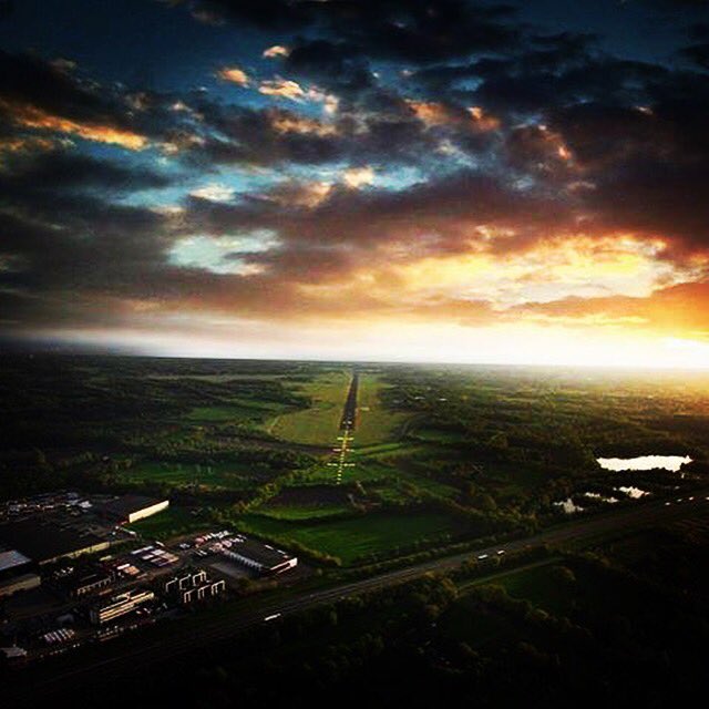 vliegenoptwente's tweet image. Katten #PSOV in het nauw maken rare sprongen: €25 mln voor #TechnologyBase op de blauwe ogen van grijze mannen