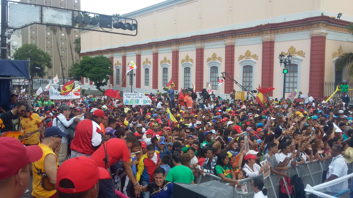 ANOTATE_VEN's tweet photo. #SoyJovenSoyPatriota llegó la marcha @NicolasMaduro pa lante juventud CHAVISTA https://t.co/aiqGkxXqo0