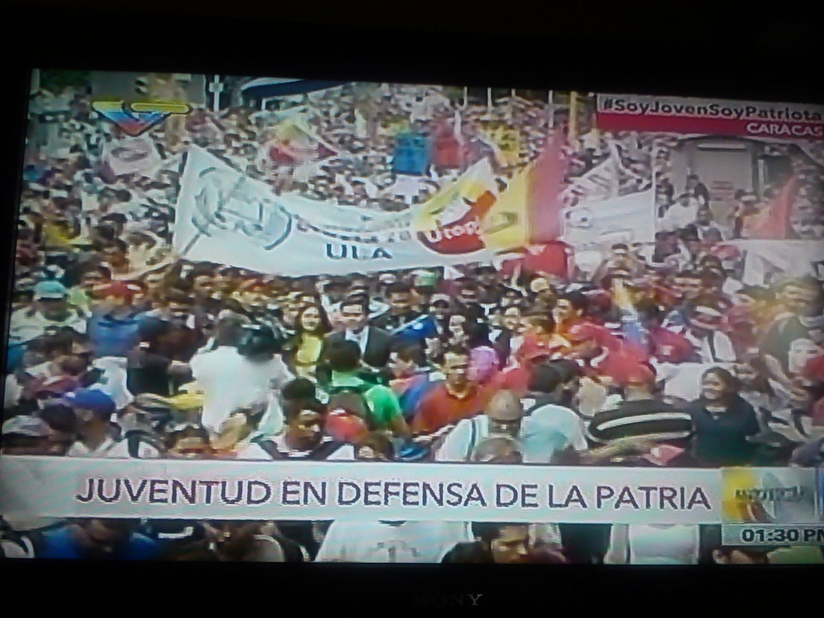 BATALLON60's tweet photo. VENEZUELAN REVOLUTIONARY YOUTH SAYS #NoToForeignIntervention @Edward733 @sofunnytopics @usasingles247 @cristina04ior https://t.co/8sIGZqSKq8