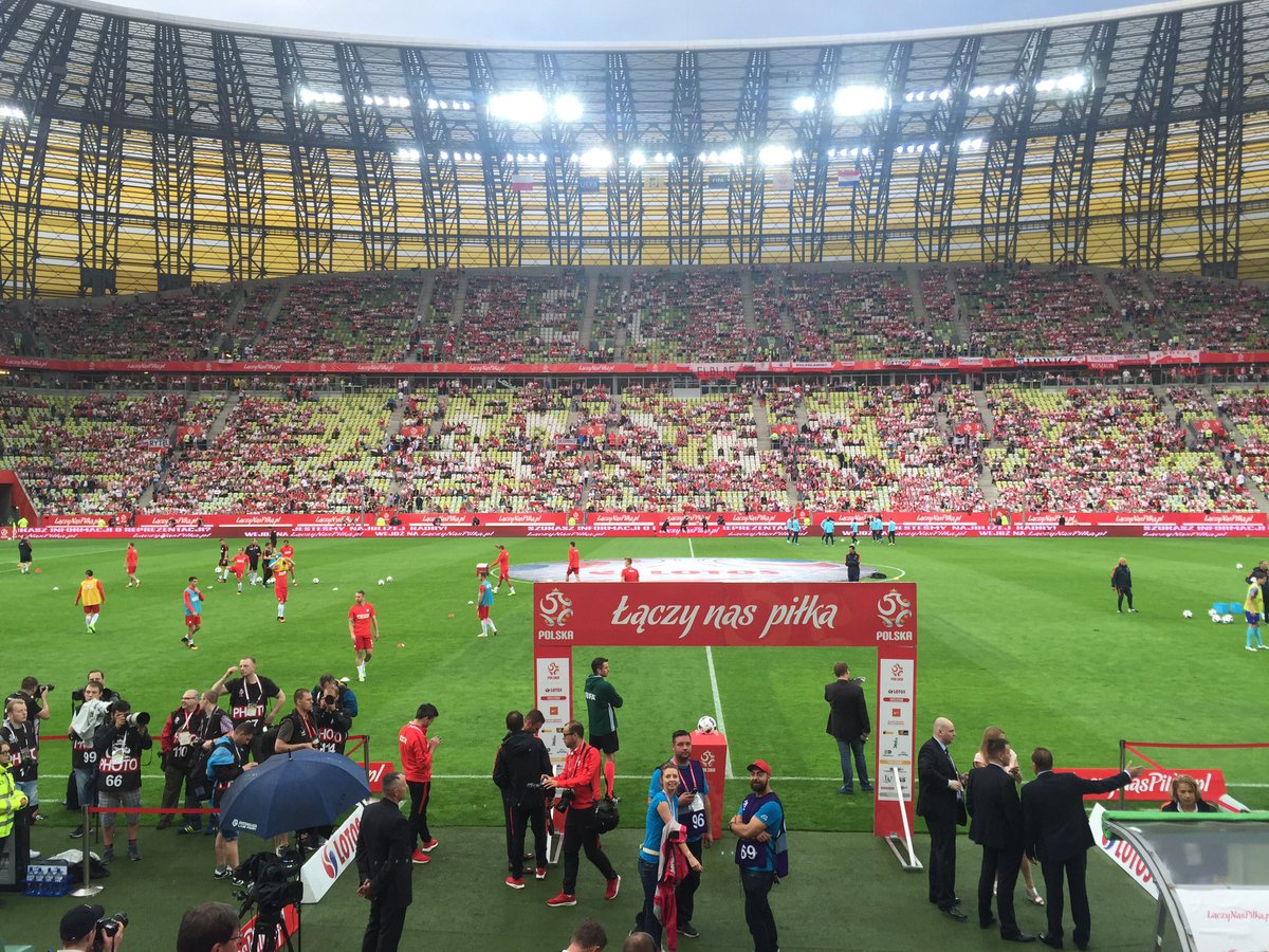 PolsatPlusArena's tweet photo. Trybuny coraz bardziej biało-czerwone! #POLNED #MocWrazen 💪🏼⚽️🏆 https://t.co/UhowrMIrMU