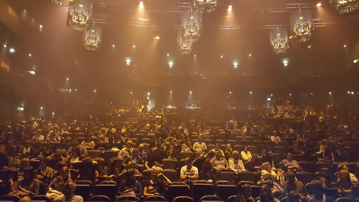 GigiBaccon's tweet photo. Bel endroit pour une #Rencontre...#lumineuse et #emouvante😍😍😍😍 https://t.co/i8vkCwqqJa