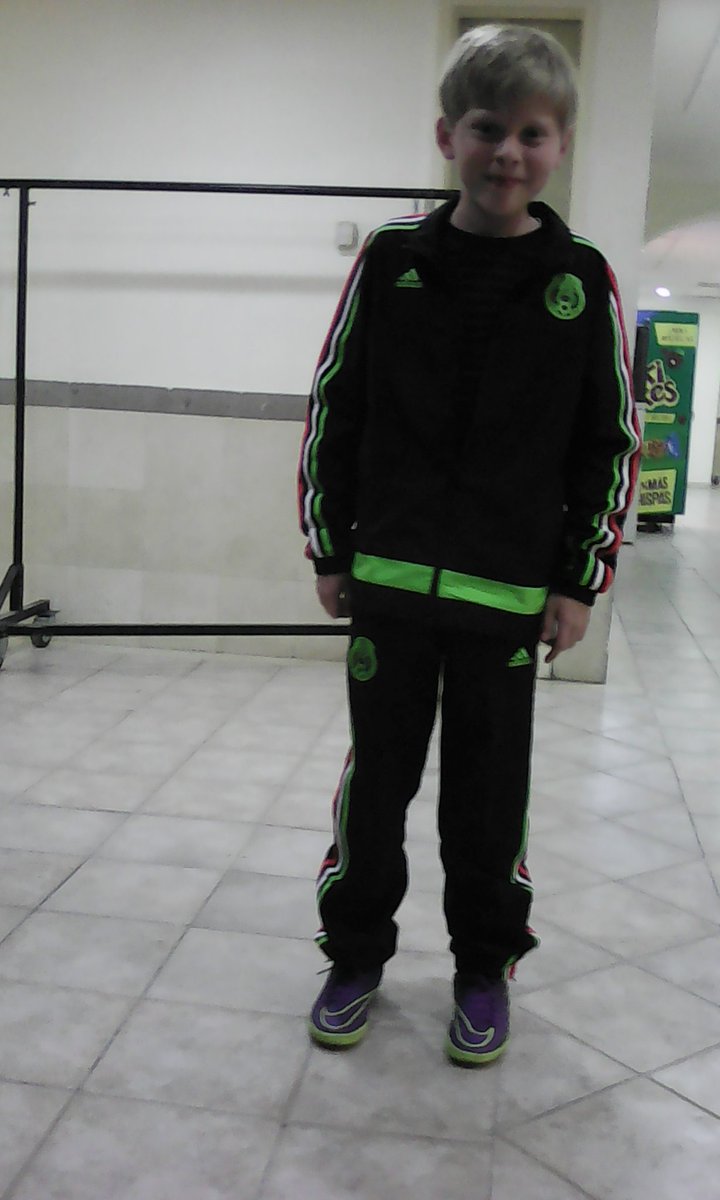 mauriarvizu's tweet photo. Apoyando a México https://t.co/DtO2SQ6BKb