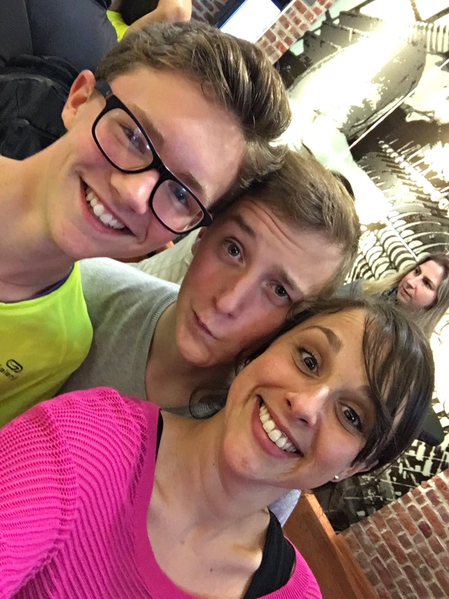 shopping_teen's tweet photo. #TSEHackathon pot de clôture ! https://t.co/N0lC0tHtoC
