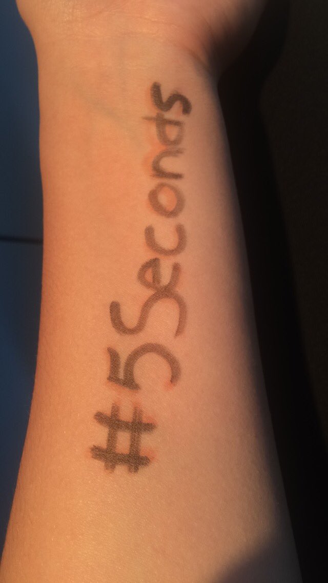 5SecondFight's tweet photo. NEW CHALLENGE! We challenge you to post a picture incorporating #5Seconds in it!Don't forget to use hashtags! https://t.co/joLDBjp83Z