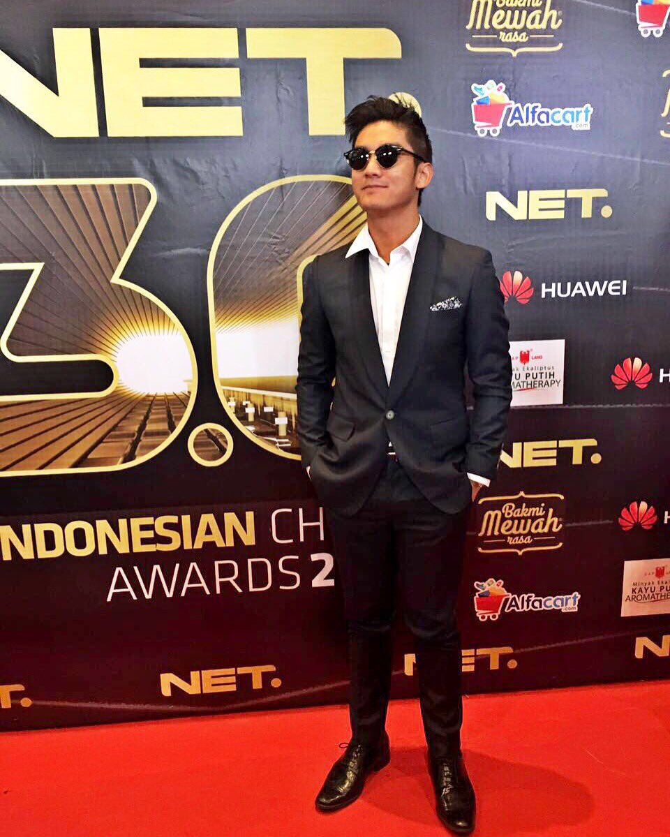AthamTailor's tweet photo. @boywilliam wearing tailored made suit by Atham Tailor designed by Don Tjong. Sms or WA to 085882811033 for apt https://t.co/ocjzNQGrid