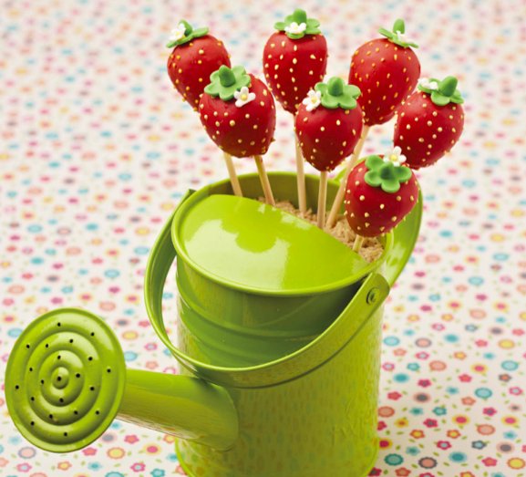 MakingSweetsAU's tweet photo. These #fruity #Strawberry #Cake Pops don’t only look good, they taste divine too. Where would you serve them? https://t.co/G1yEo2cSzw