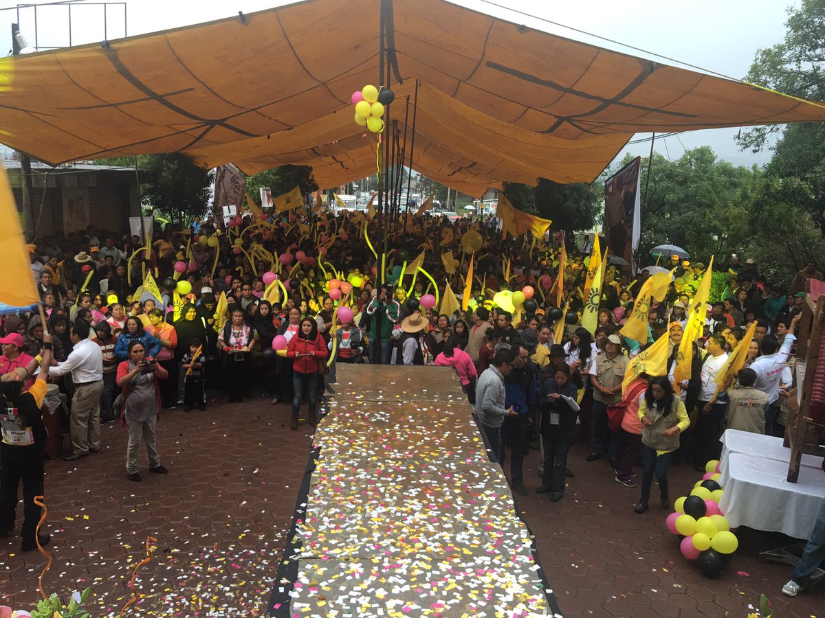EDGARPEREYRA's tweet photo. Ni con una Lluvia torrencial, la gente de Contla de Juan Cuamatzi deja de apoyar a Miguel Muñoz cand. a Presidente https://t.co/FpRSOmdQwf