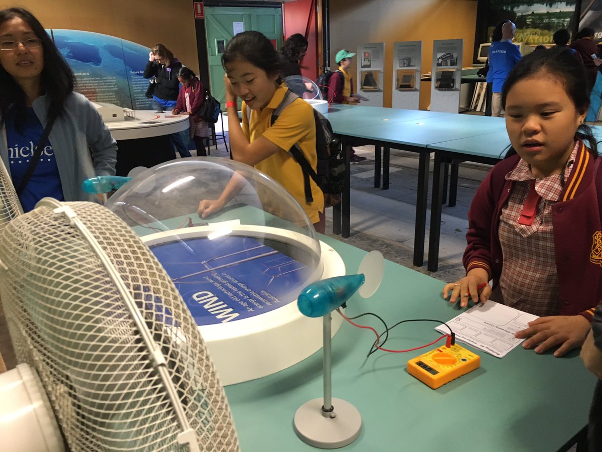 LisaSuntsov's tweet photo. Neilson day out with the kiddies! Having a blast. Learning about energy 😁 https://t.co/9qnbe4yKdt