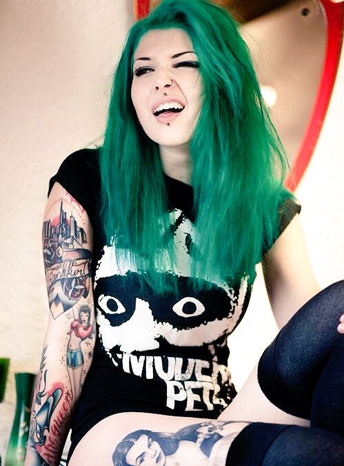 『 JJ The Hawk 』
+ Female!Jet
+ Not new to character or verse
+ Ships w/Male!Wave. 
+ Literate and Descriptive
RT??