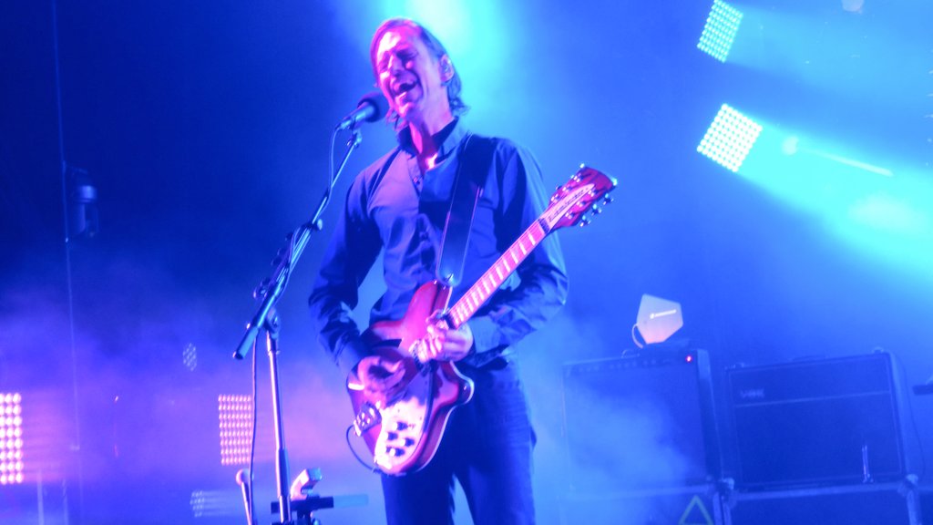 radioand's tweet photo. @Radiohead_info @radiohead_fr I took so many pics of Ed too! I always do that :) @edfromradiohead https://t.co/Hw8bd45uV1