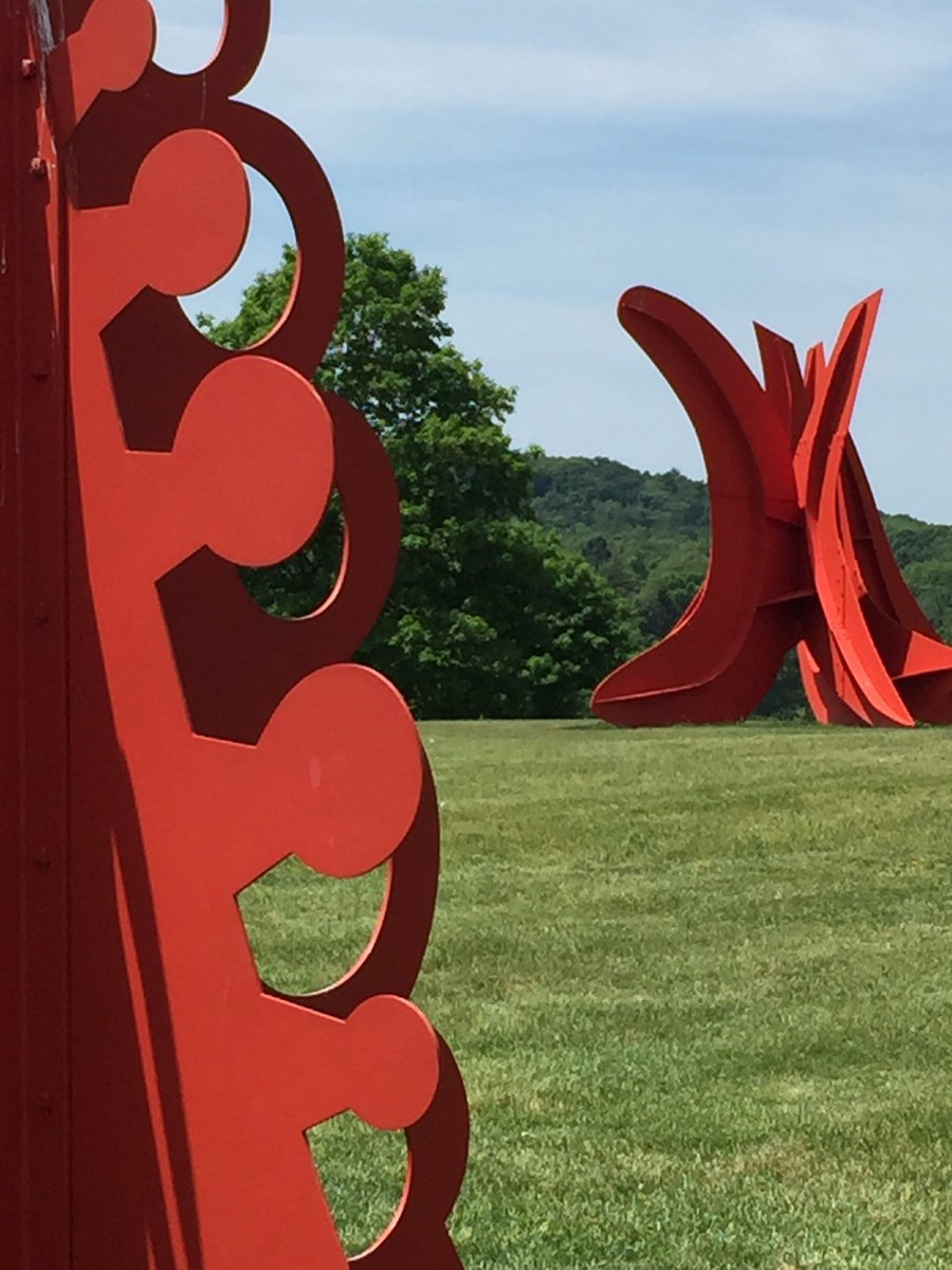 StudioSeeds's tweet photo. #Artist #AlexanderCalder #Sculpture @StormKingArtCtr Left: #Knobs, Right: #FiveSwords #CalderFoundation https://t.co/aFGCd6PX0k