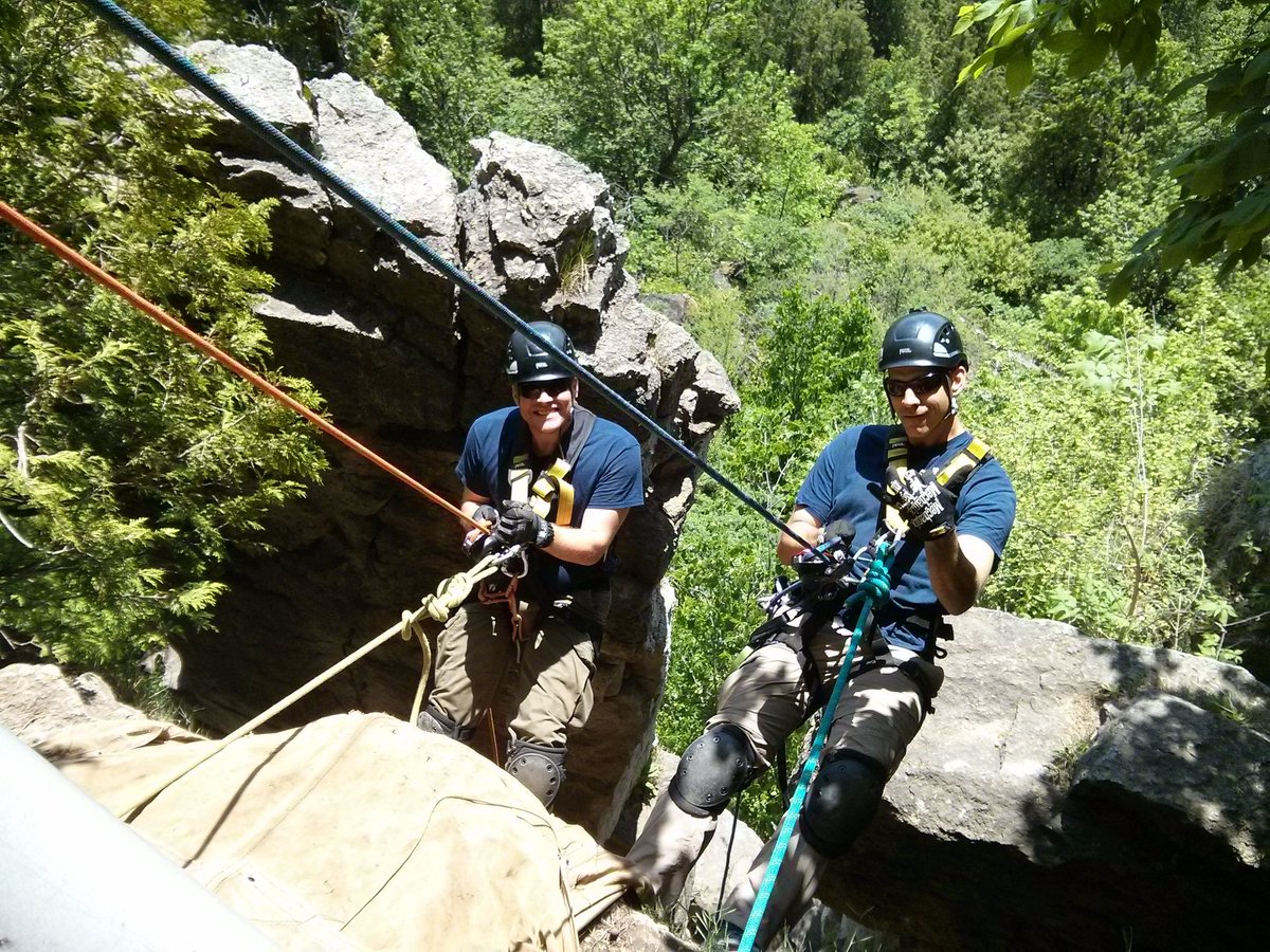 DIMERSAR's tweet photo. Rescue technicians today training #NFPA  high angle rope rescue, pick off rescue and litter tenders. #rescuetech https://t.co/v2BHl0Hnwr