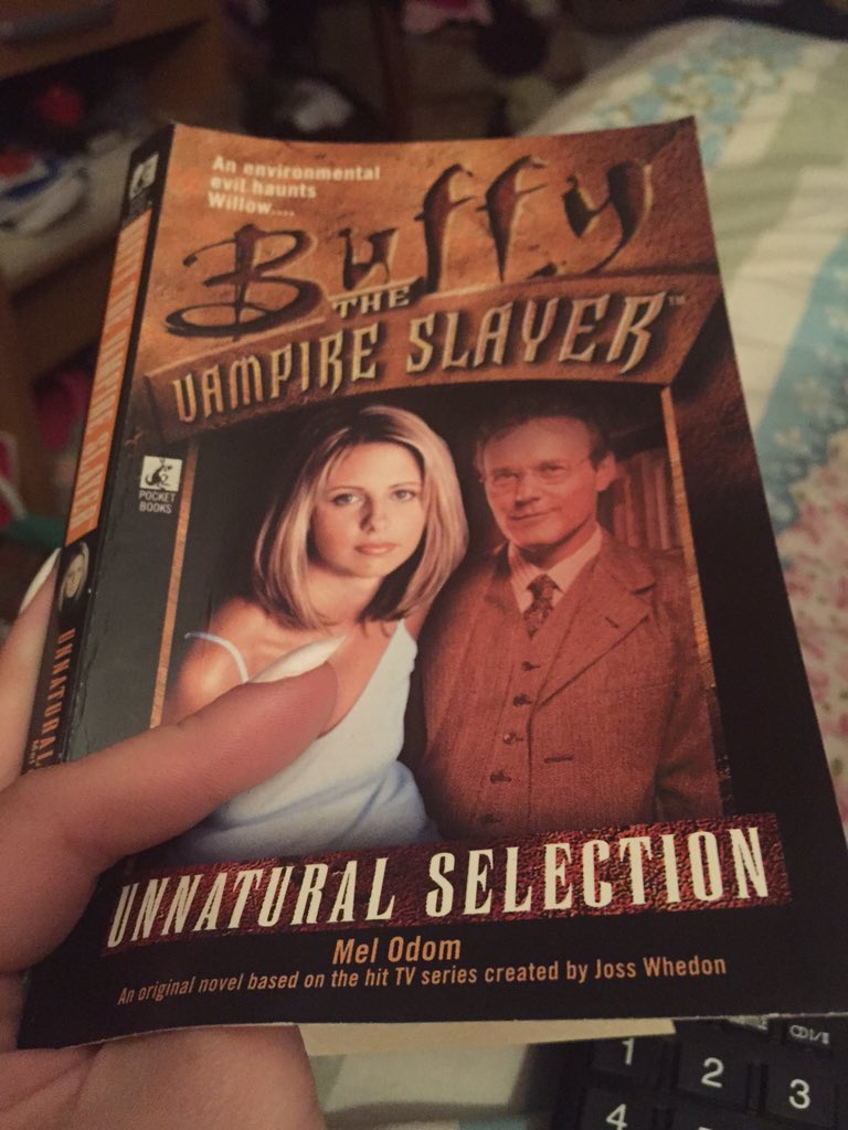 CharlotteNeale6's tweet photo. Found this at a book shop today along with some other Buffy books #buffyaddict #BuffytheVampireSlayer @SarahMGellar https://t.co/636iM4oWhP