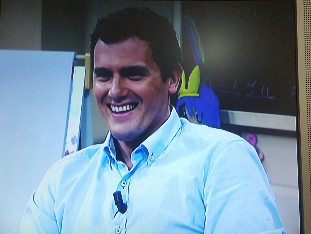 veroprial's tweet photo. El #MiniAlbert con @Albert_Rivera en @QuieroGobernar nos ha sacado la sonrisa a todos
#RiveraQuiereGobernar https://t.co/ZCZD8okPkZ