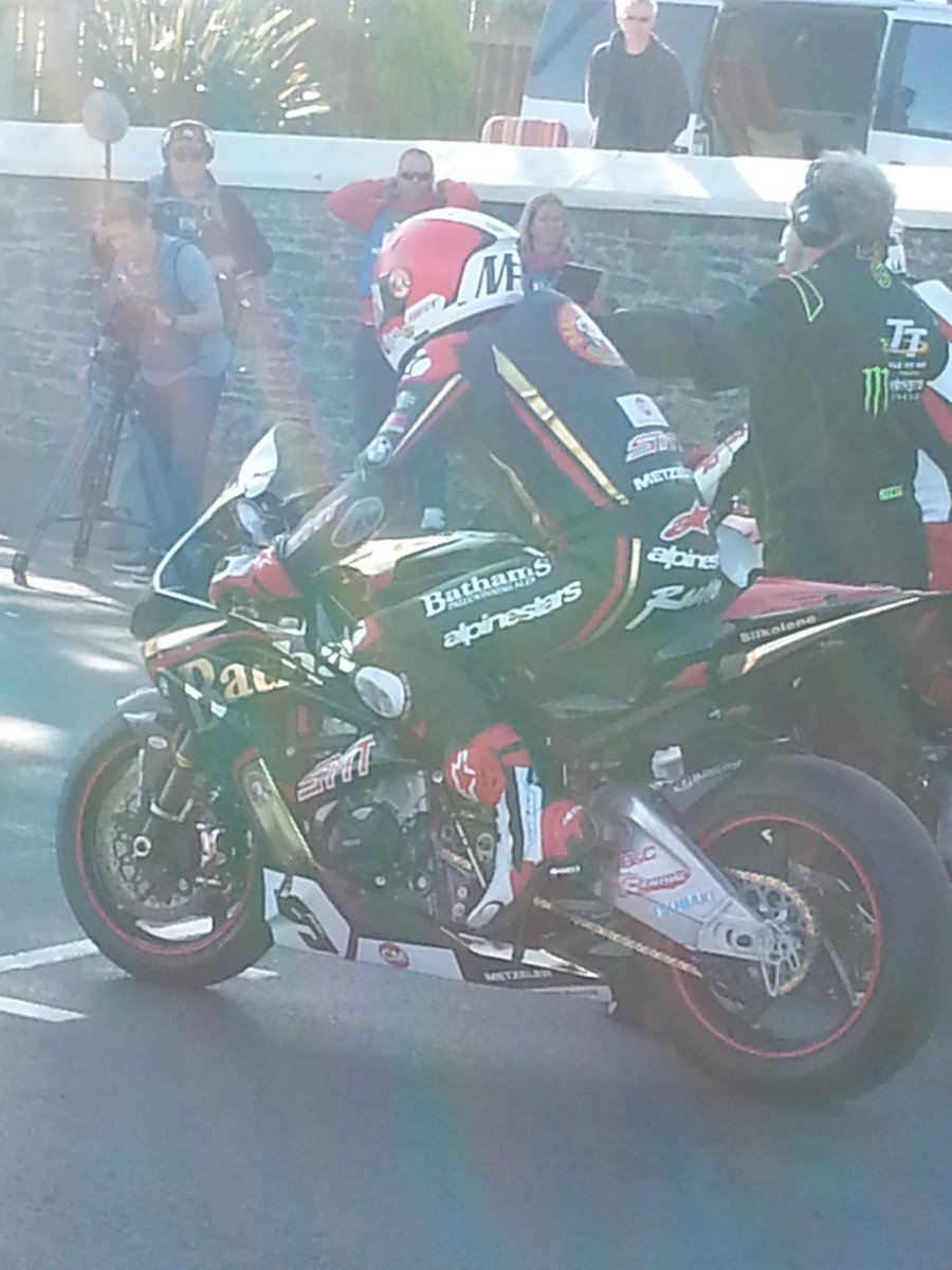 BathamsRacing's tweet photo. @michaelrutter_ all set for Bray Hill!! #bathams #smt #elas #ebcgroup #alpinestars #croweandmorgan #isleofmantt https://t.co/t2CvTSngV5