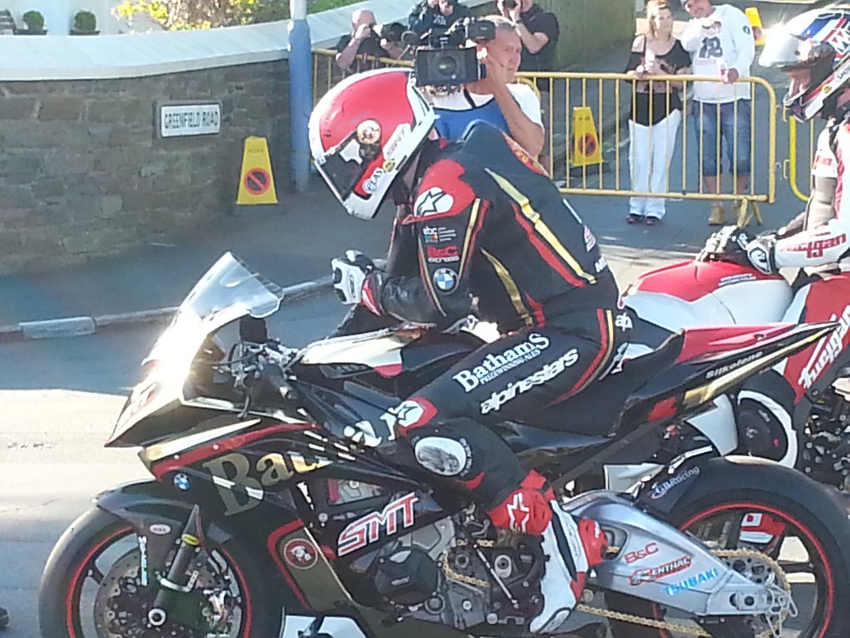 BathamsRacing's tweet photo. @michaelrutter_ all set for Bray Hill!! #bathams #smt #elas #ebcgroup #alpinestars #croweandmorgan #isleofmantt https://t.co/t2CvTSngV5