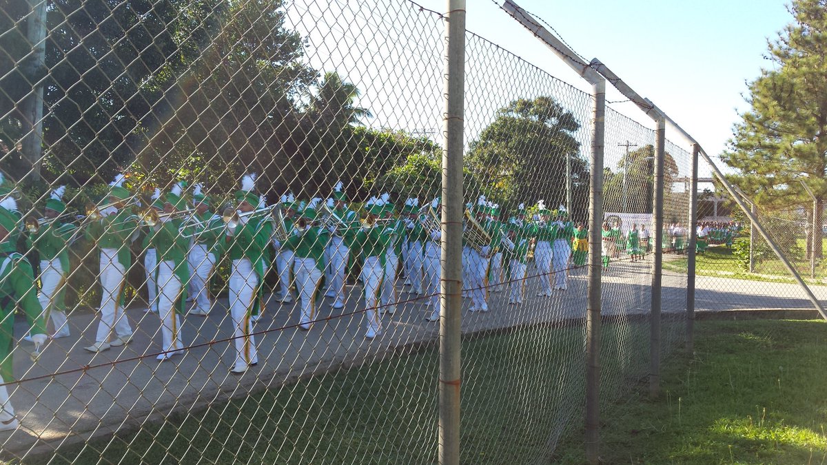 TongaPolice's tweet photo. #OpeningTongaParliament #schoolmarching to mark todays event #happymarching #besafe #LiahonaHighSchool #HQ https://t.co/RsSMJAHZDt