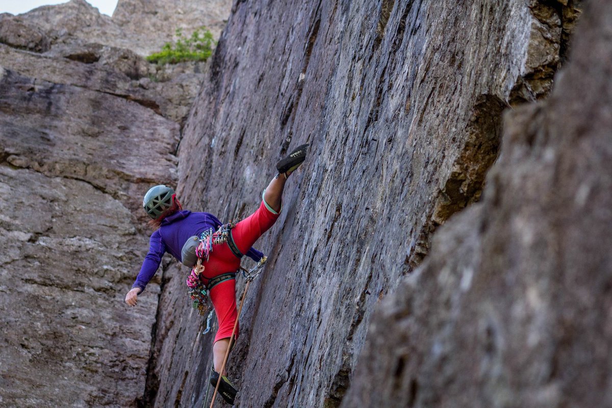 EmmaTwyford's tweet photo. #lordoftheflies on the #cromlech, a route I've wanted to do for a long time! #bold&amp;beautiful https://t.co/QrTbuq0UU6